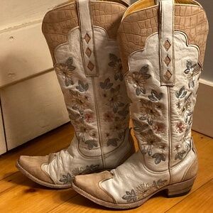 Old Gringo white floral embroidered boots